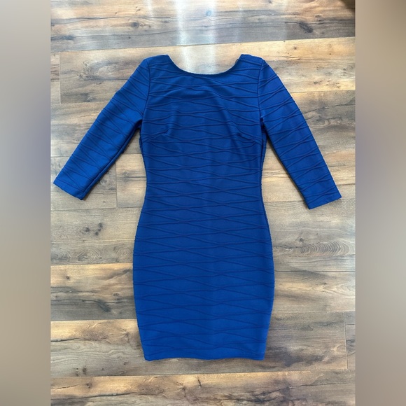 Windsor Blue Textured Bodycon Dress – Size M – Made in USA - Picture 2 of 8